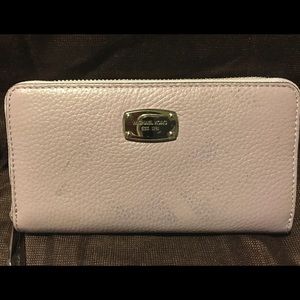 Michael Kors Multifunctional Wallet ✨